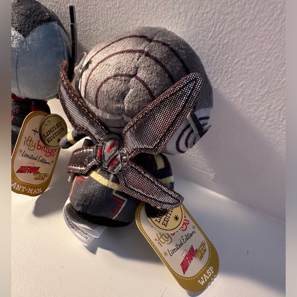 Classy duo of Marvel’s Antman and The Wasp, Hallmark itty bitty’s 🐜 🐝 - Picture 6 of 6